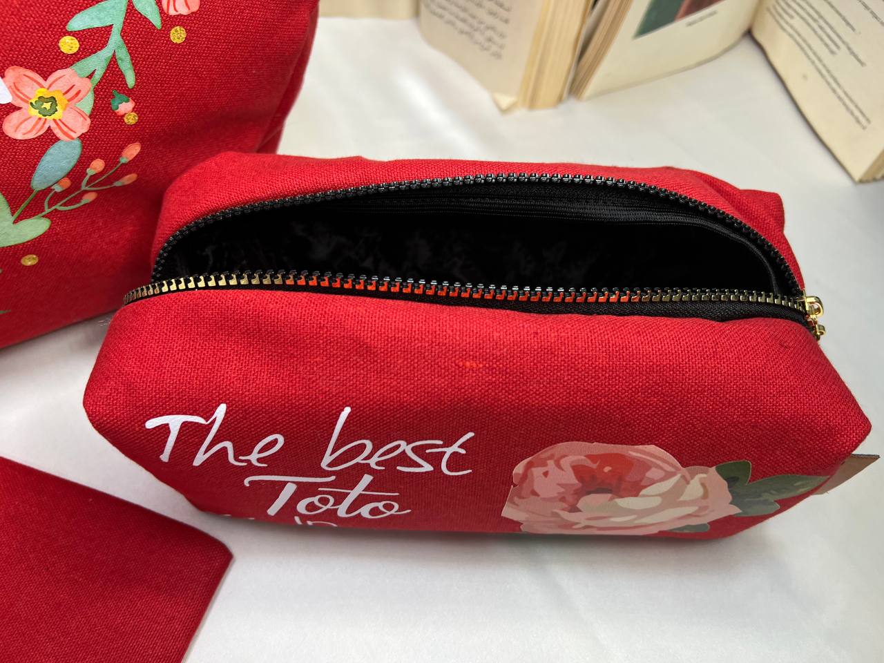 حقيبة مكياج مربعة - مع بطانة داخلية - اشترِ 2 واحصل على 1 مجانًا