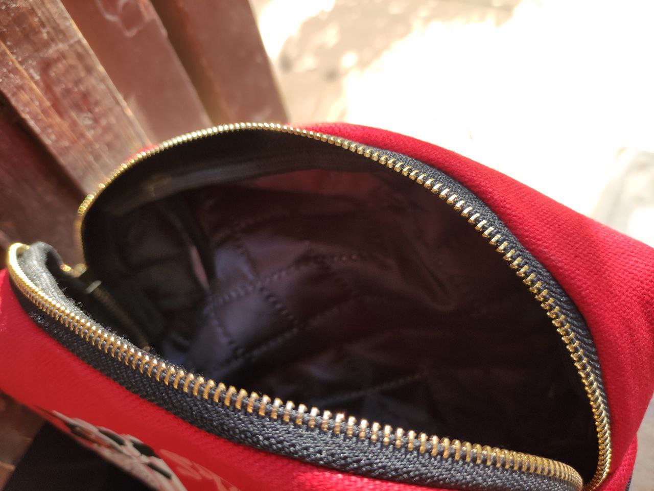 حقيبة مكياج مربعة - مع بطانة داخلية - اشترِ 2 واحصل على 1 مجانًا