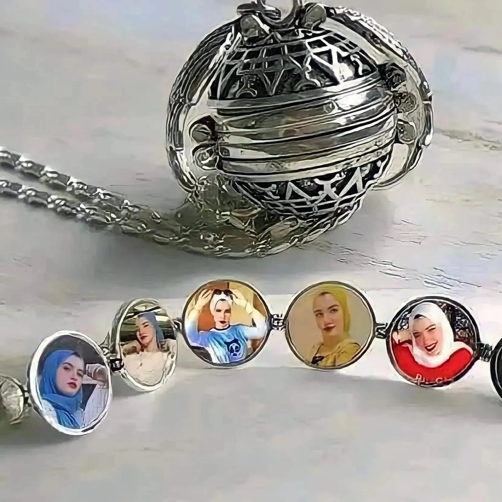 Necklace -Angel Wings with 4 photos - WE PRINT