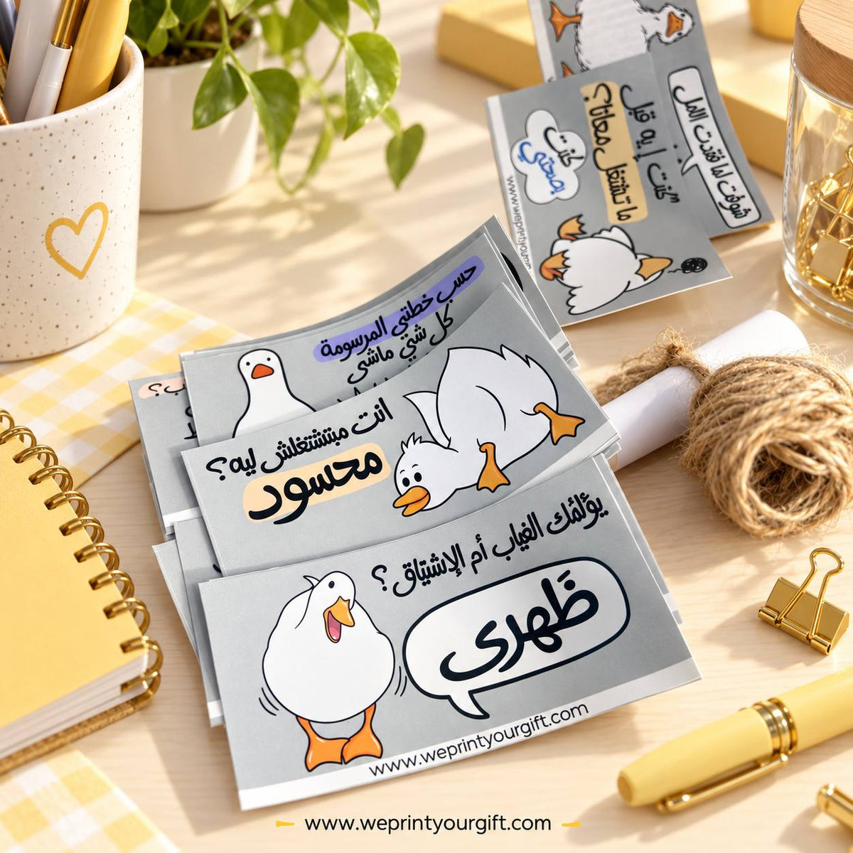 برطمان هدايا «يوميات بطة المكتب» – 50 بطاقة عربية مضحكة وإكسسوارات