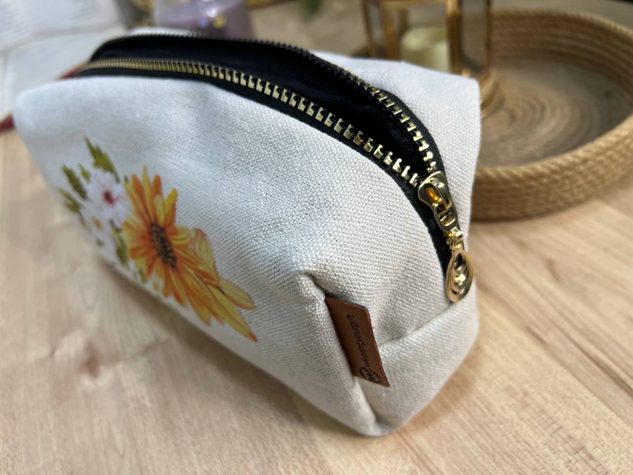 حقيبة مكياج صندوقية - بدون بطانة داخلية - اشترِ 2 واحصل على 1 مجانًا