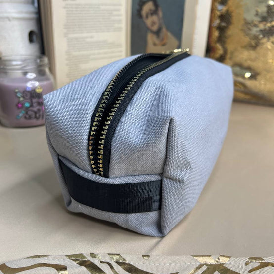 حقيبة مكياج صندوقية - بدون بطانة داخلية - اشترِ 2 واحصل على 1 مجانًا