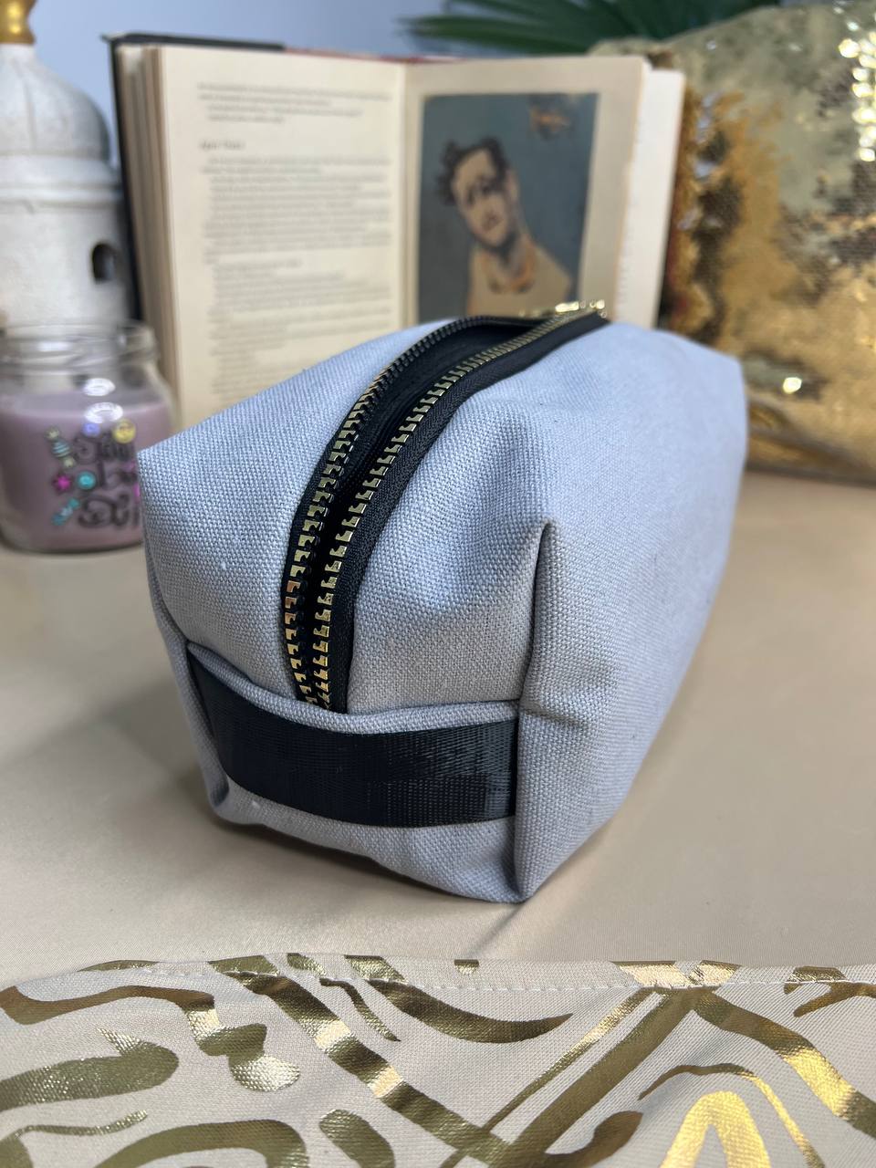 حقيبة مكياج صندوقية - بدون بطانة داخلية - اشترِ 2 واحصل على 1 مجانًا